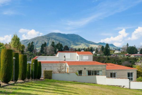 Tauhara Views - Lake Taupo Holiday Home